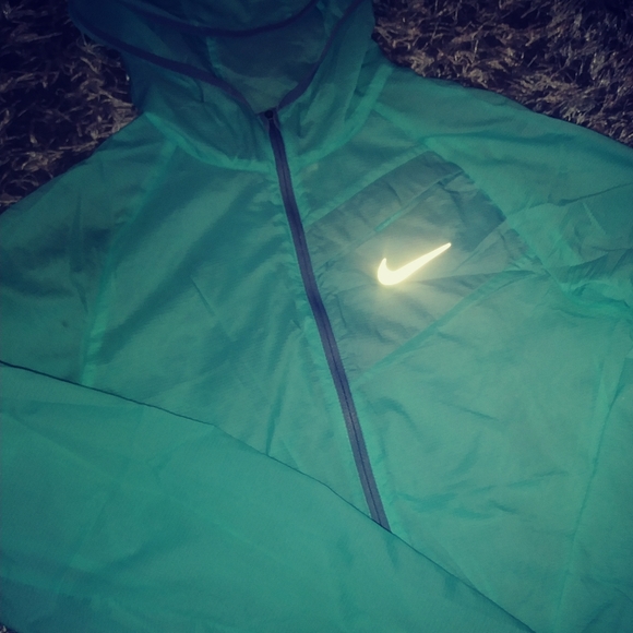 Nike Jacket - Picture 2 of 4